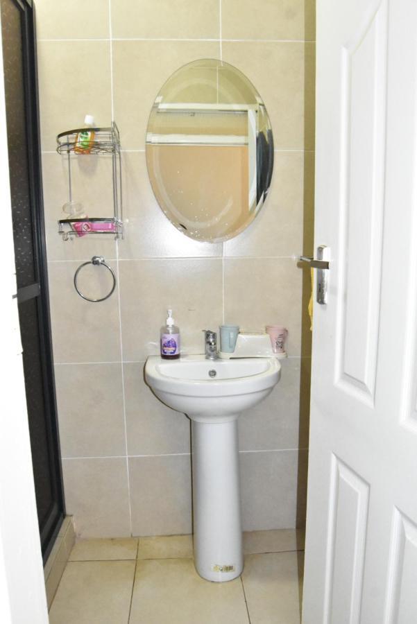 Spacious Zamtel Flat Lusaka Esterno foto